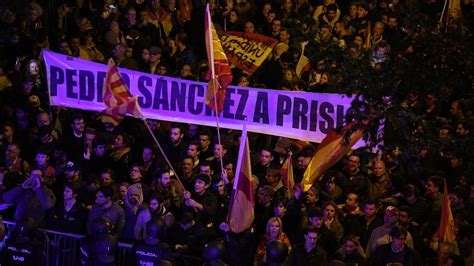 La Policía Blinda La Sede Del Psoe En Ferraz De Una Manifestación Contra La Amnistía El Periódico