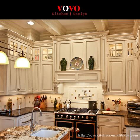 White Kitchen Cabinets With Crown Molding