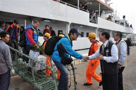 清明連假 快輪軍機疏運金門鄉親 社會 中央社