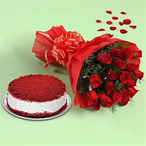 Buy Send Lavish Red Roses Red Velvet Eggless Cake Half Kg Online Fnp