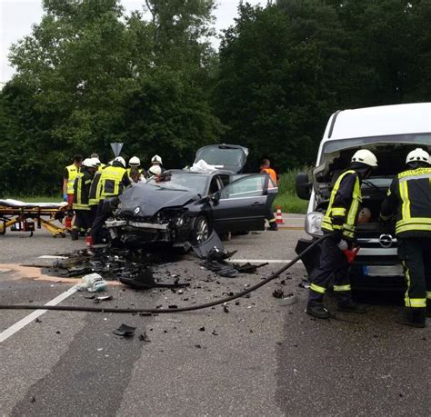 POL PDNW Schwerer Verkehrsunfall Mit Drei Verletzten Personen