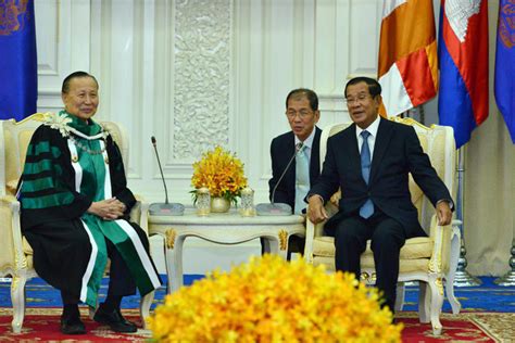 Le Pm Cambodgien Re Oit Le Pr Sident De L Universit Krirk