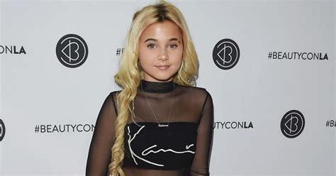 Travis Barker S Parenting Questioned As His Daughter Poses In Skimpy Bikini Pics