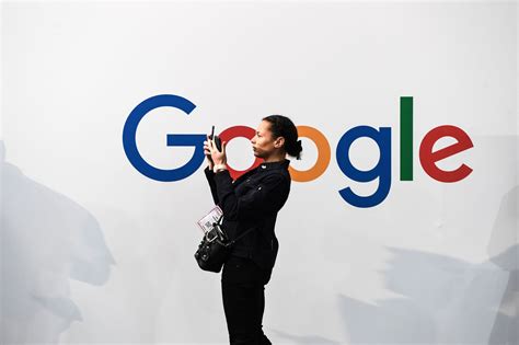 google stock slumps  weekends embarrassing network outage