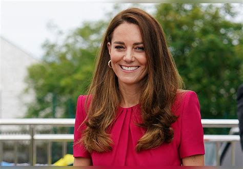 Kate Middleton renversante dans sa sublime robe couture Un clin d œil