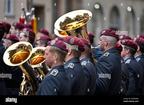 Ffentliches Gel Bnis Der Bundeswehr En N Rnberg Etwa Rekrutinnen