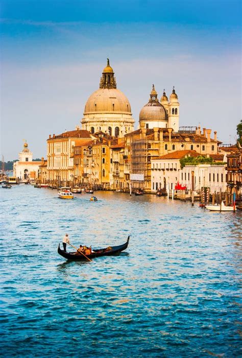 Gondola Na Kana Owy Grande Z San Giorgio Maggiore Przy Zmierzchem