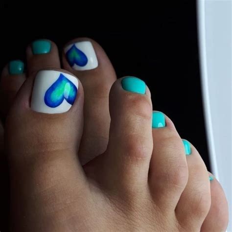 Anchor Toe Nail Design