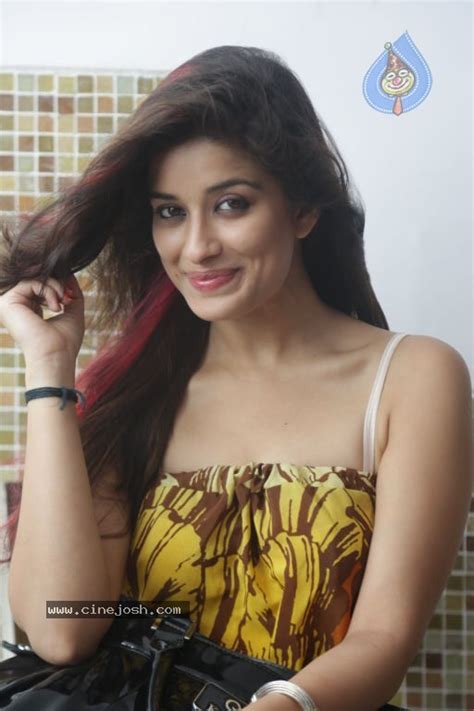 Madhurima Latest Stills Photo 73 Of 84