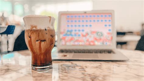 audience  overview  social media demographics