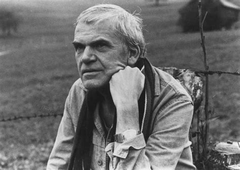 Milan Kundera Dona Su Biblioteca Y Archivo A Su Ciudad Natal