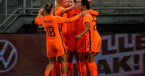 Fotos Oranjeleeuwinnen Werken Eerste Vrouwenvoetbalnieuws