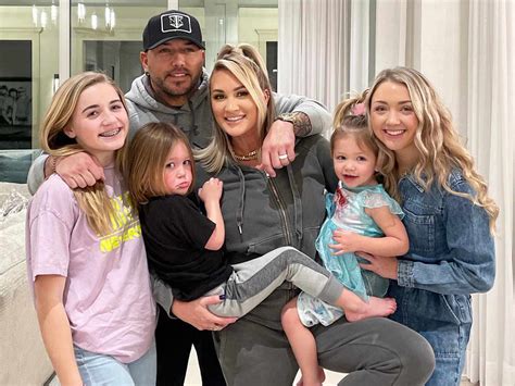 Jason Aldeans 4 Kids All About Keeley Kendyl Navy And Memphis