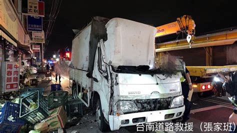 台南永康小貨車疑故障失控撞民宅樑柱 司機受傷送醫 Ettoday地方新聞 Ettoday新聞雲