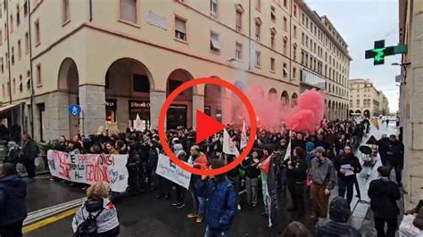 Pisa studenti manganellati dalla polizia la solidarietà da Livorno