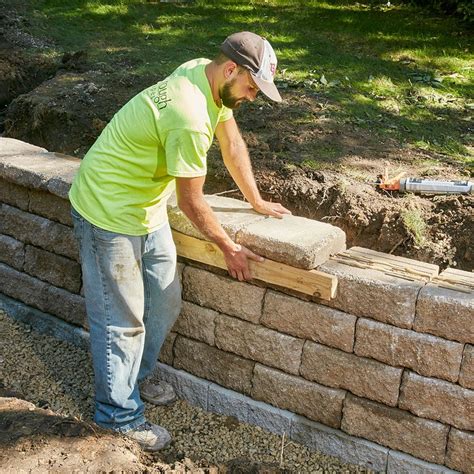 How to Build a Sturdy Retaining Wall That Will Last a Lifetime