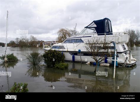 Staines Flooding Marina Stock Photo - Alamy