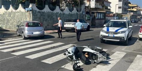 Incidente A Furci Siculo Tra Un Auto E Uno Scooter Diciottenne In