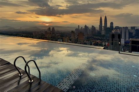 hotel with klcc view - GaventaroBender