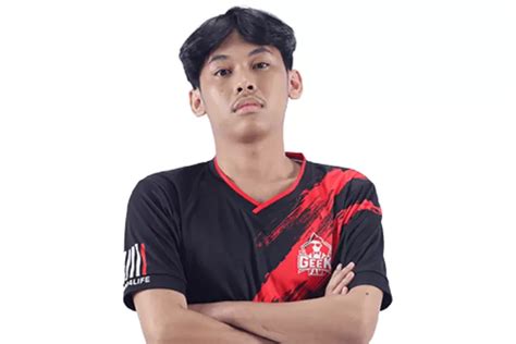 Profil Dan Biodata Geek Aboy Midlaner Terkuat Geek Fam ID Di MPL