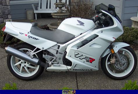 Review of Honda VFR 750 F 1997: pictures, live photos & description ...