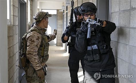 해군 1함대 육ㆍ공군과 합동 대테러 훈련 연합뉴스