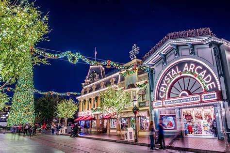 Disneyland Main Street And Christmas Tree Dsc George Landis