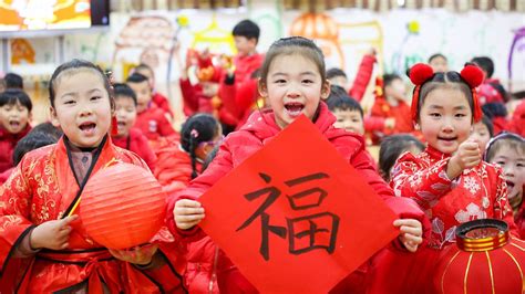 Der Tag Klare Kehrtwende China führt offiziell Drei Kind Politik ein