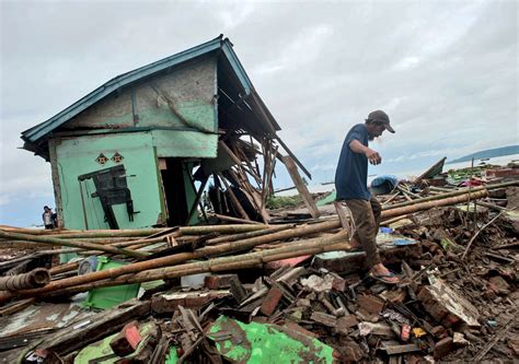 The Latest Death Toll From Indonesia Tsunami Now 281