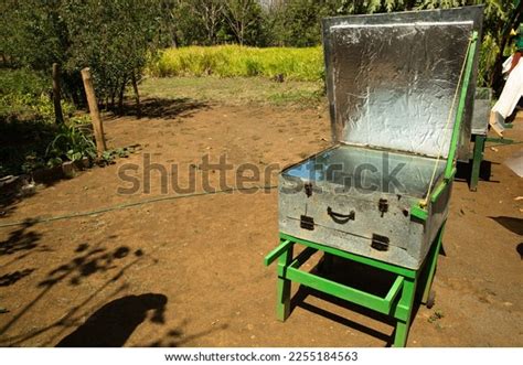standalone solar stove royalty  images stock  pictures