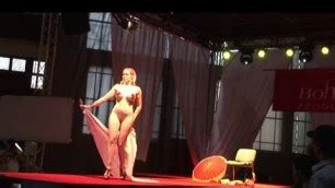 Brunette Huge Tits Boobs Pornlovers