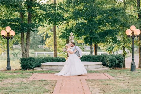 Oak Island Mansion Summer Wedding Krista Suzanne Birmingham Al