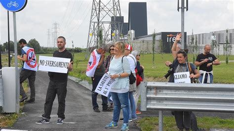 La Rabbia Dei Residenti Di Reggio Emilia Odori Rumori E Inquinamento