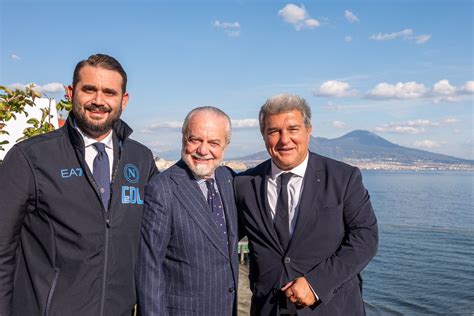 Notizie Calcio Napoli Foto Con Il Consueto Scambio Di Doni Si