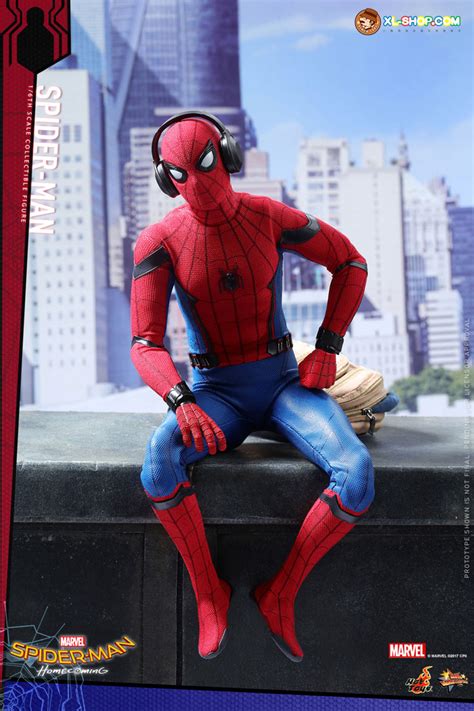 Hot Toys MMS425 Spider Man Homecoming 1 6th Scale Spider Man Collectible Figure