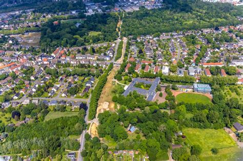 Herne aus der Vogelperspektive Schulgelände mit Sportplatz des Otto