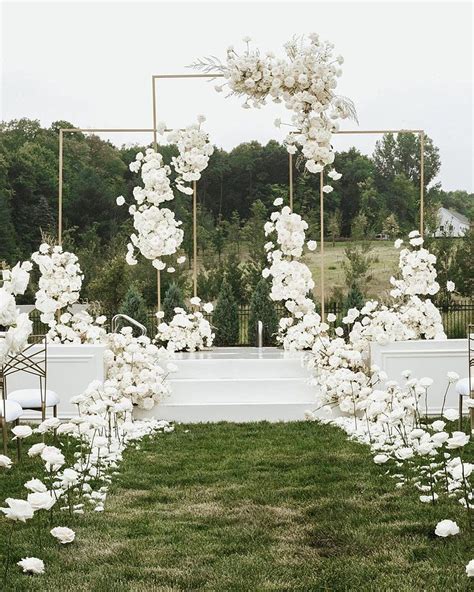 Romantic Wedding Ideas To Create The Unique Celebration White Roses