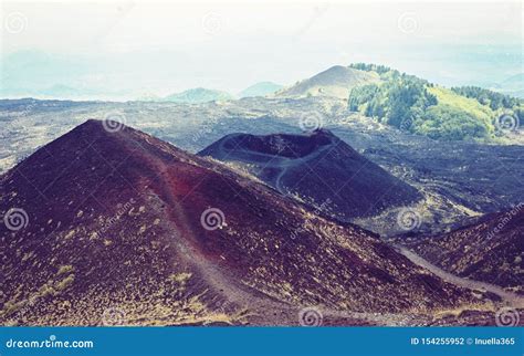 Cr Teres De Silvestri Del Monte Etna Volc N Activo En La Costa Este De