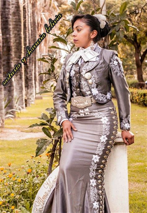 Pin De Eni Montoya En Mariachi Traje De Mariachi Mujer Traje De Mariachi Traje Charro De Gala