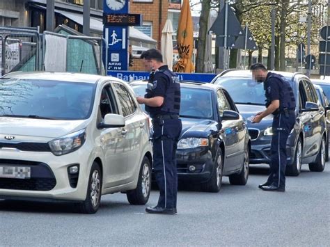 Durchfahrt Verboten Verwarngeld Schlange Am Rathaus Bochum