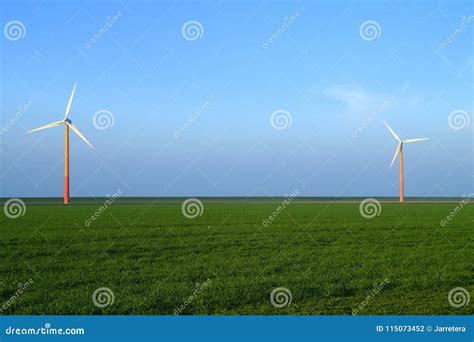 Molinoes De Viento Modernos Fondo Del Paisaje De La Turbina De Viento