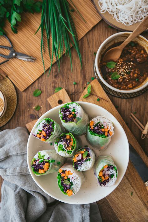 Rouleau de Printemps Végétarien arc en ciel sauce cacahuète