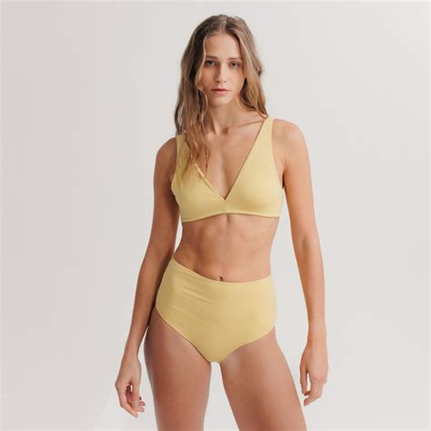 Hot Sexy Bia Siqueira Bikini Pics