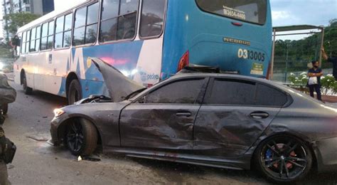 Motorista Fica Ferido Ap S Bater Bmw Contra Traseira De Nibus Na Ponta