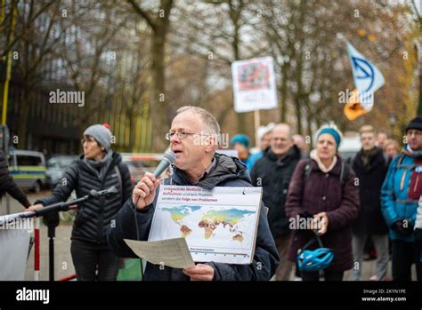 Jörg Alt SJ Env 50 Menschen folgten am 1 12 2022 dem Aufruf des