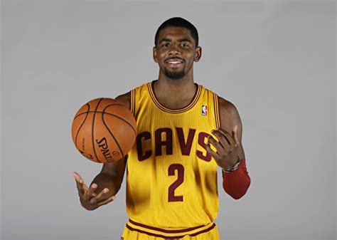 Фотография мужчина улыбается cleveland cavaliers Kyrie 600x427