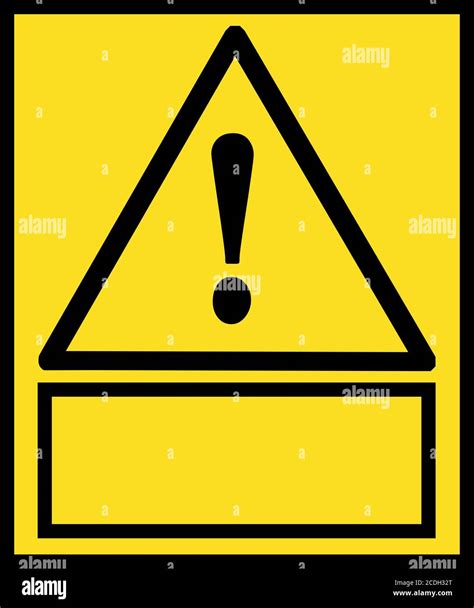 triángulo amarillo signo de atención y signo de exclamación espacio de