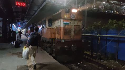 16333 Veraval Thiruvananthapuram Express Entering Panvel Junction