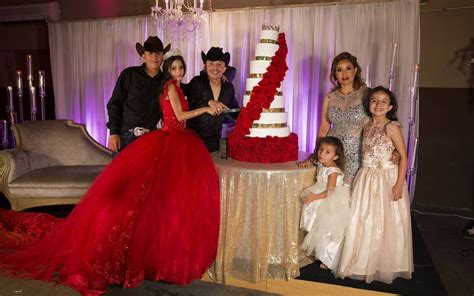 Celebra El Millonzuki los quince años de su hija en California El