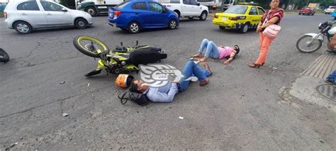 Pareja De Motociclista Resulta Lesionada Tras Ser Impactada Por Taxista